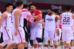 欧博官网娱乐 -广东宏远发布备战花絮，窗口期绝杀压哨，德国杯任务艰巨，更衣室氛围转暖(广东宏远陈海涛简介)